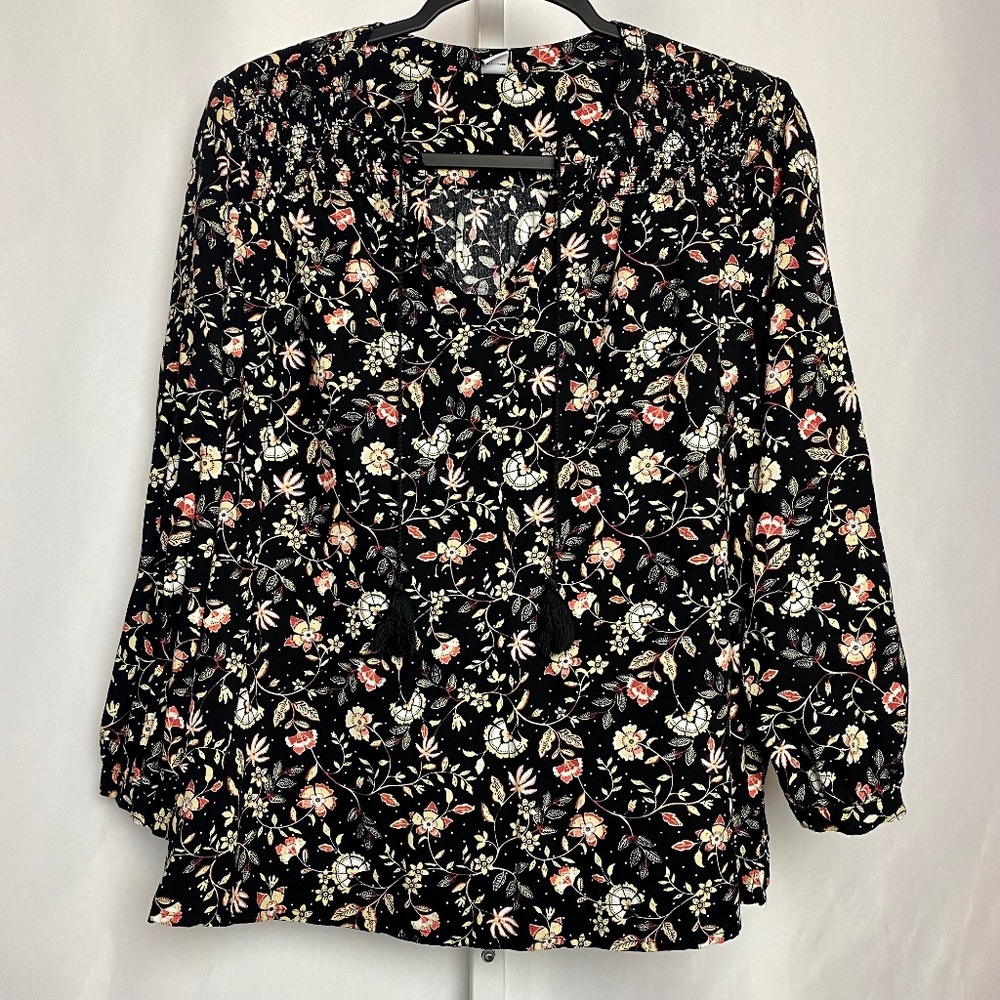 💙5/$15 Old Navy Womenʻs 3/4 Sleeve Floral Split Neck w/ Tassels Blouse Small